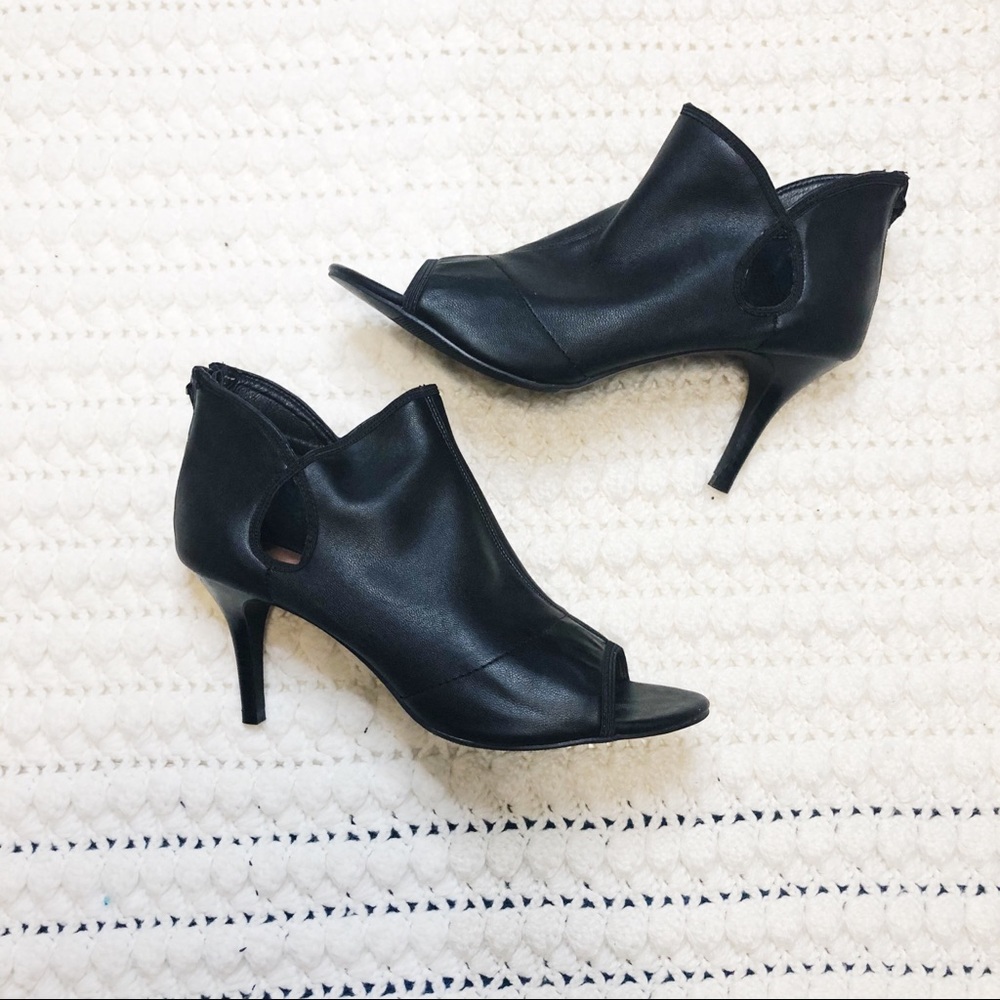 Tahari women ankle bootie black peep toe size 9